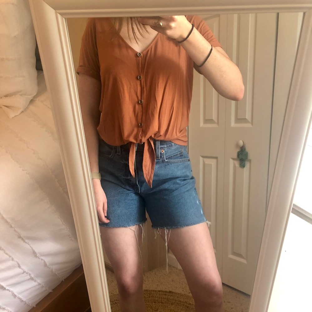Knotted Crop Tee
